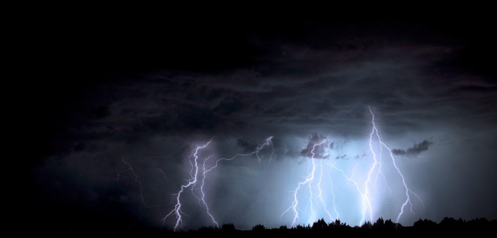 lightning in dar sky