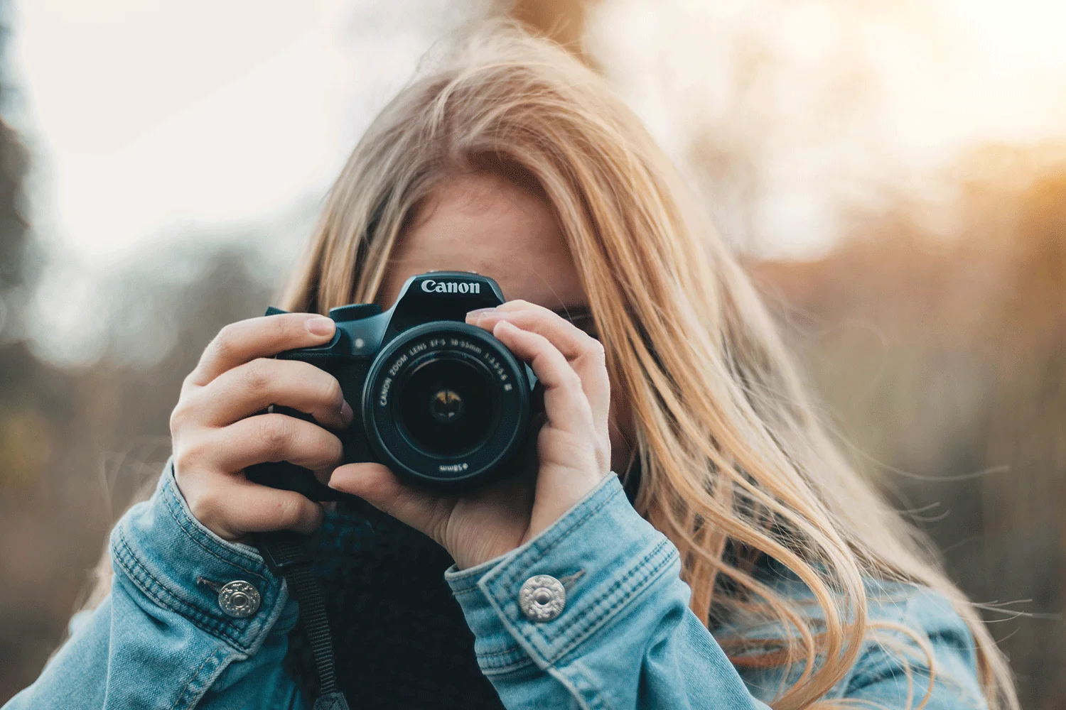 sharp focus girl with dslr camera